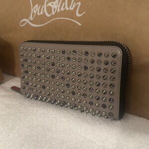 Christian louboutin grey zippy wallet